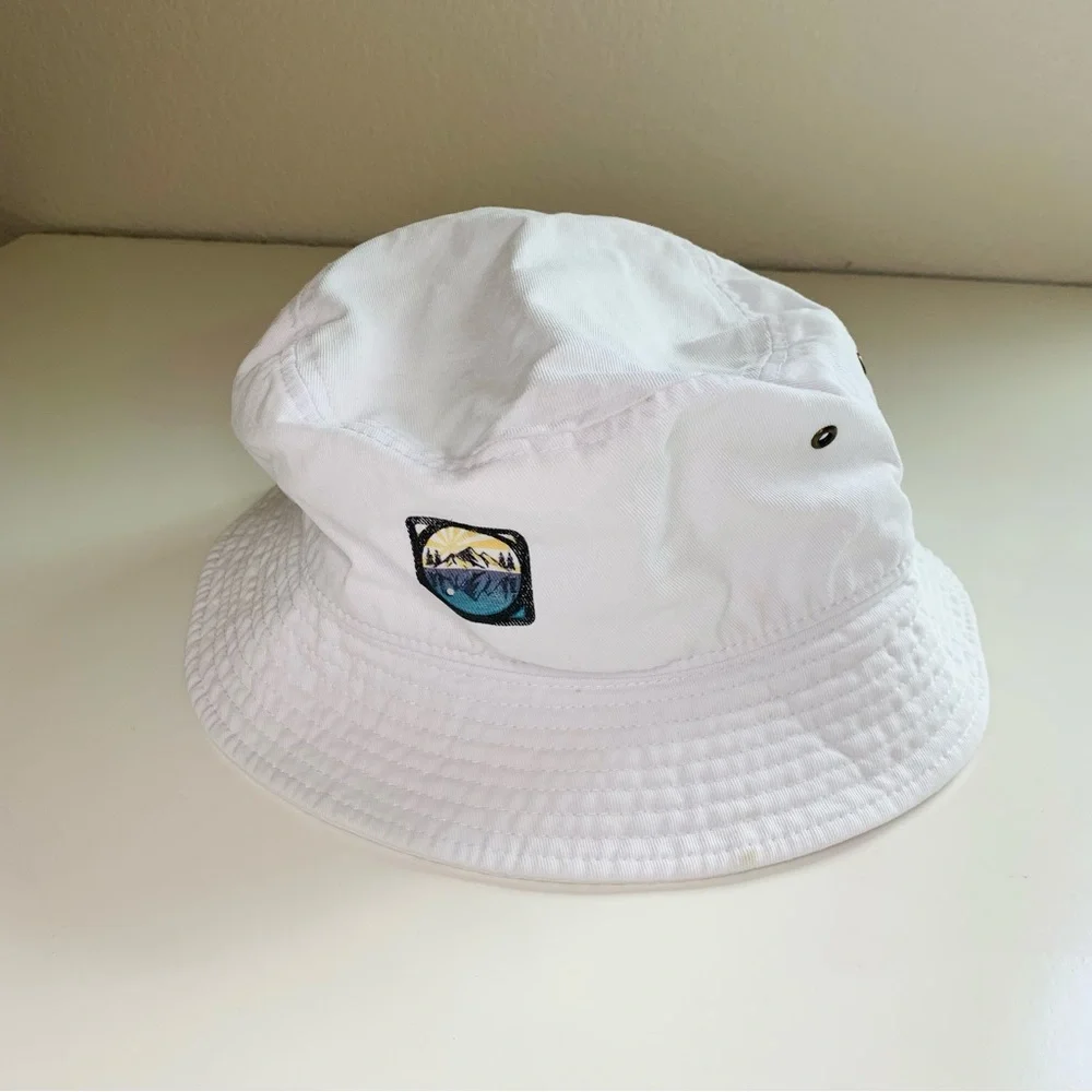 Newhattan bucket hat